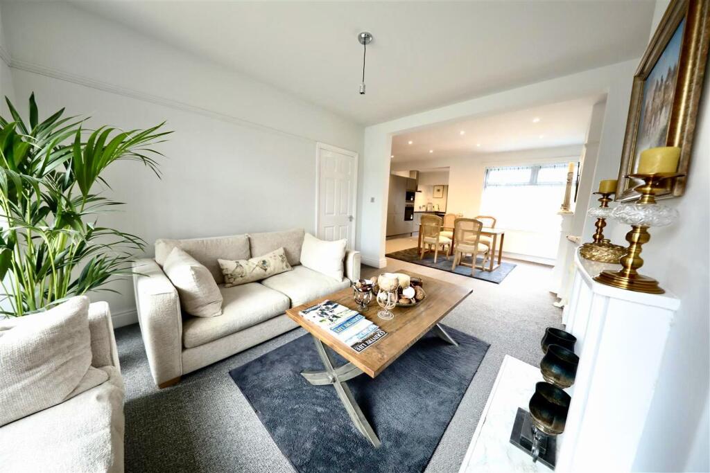 18 MurrayField - Lounge 3.jpg