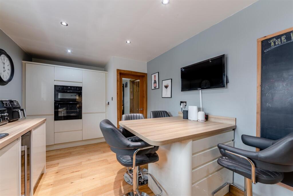 8636446-interior14.jpg