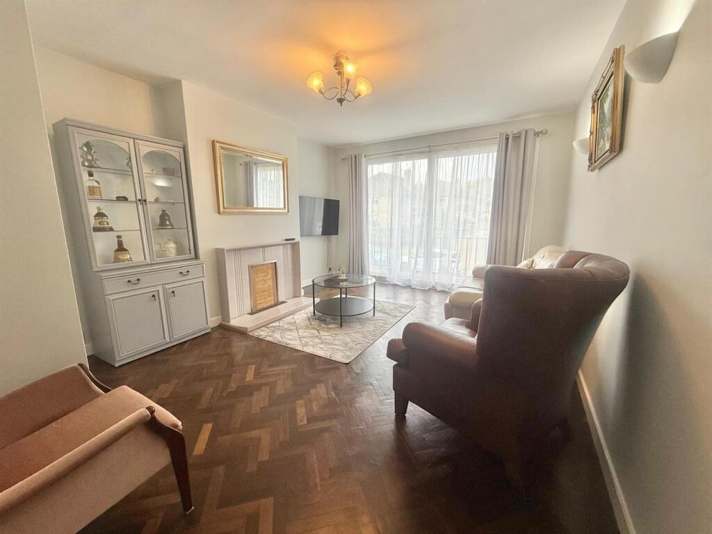 Davidson Frost-Wellings, DFW Twickenham Gardens, L