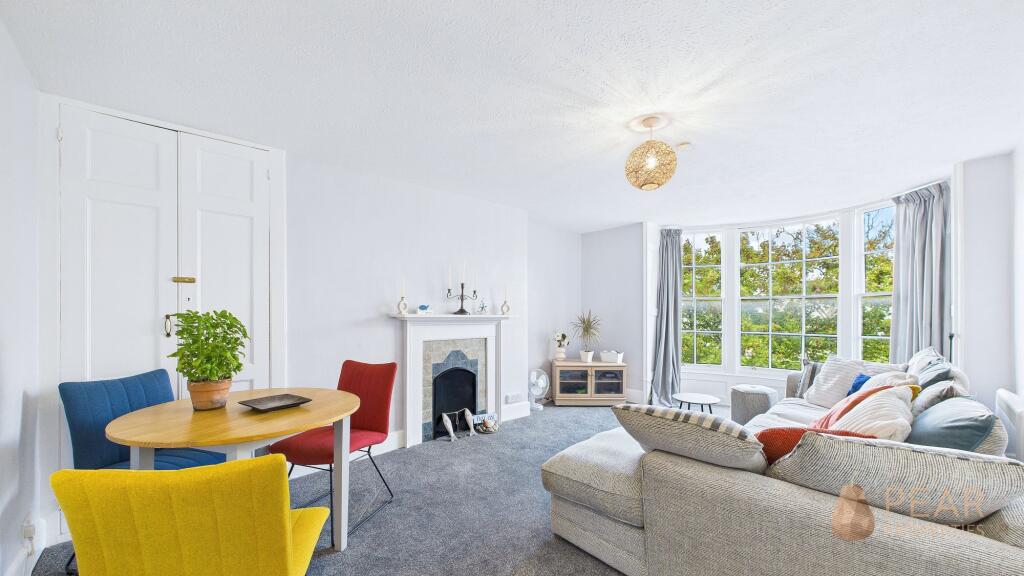 Living / Dining Area