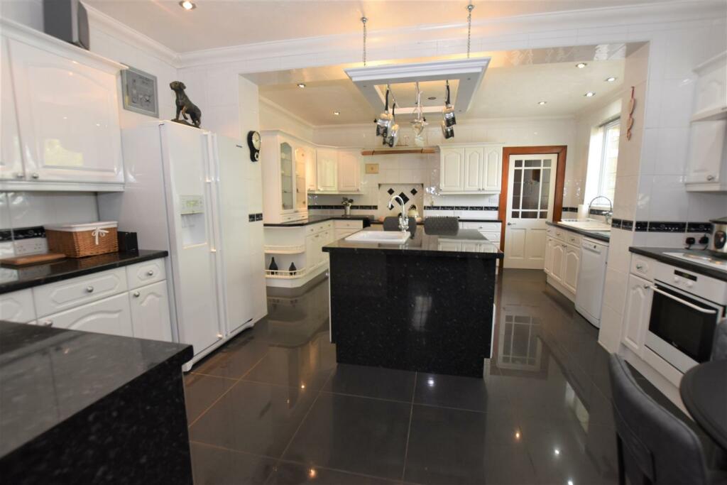 Kitchen .jpg