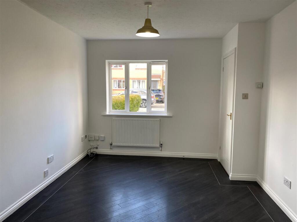 28 Thistel Close - living room.jpg