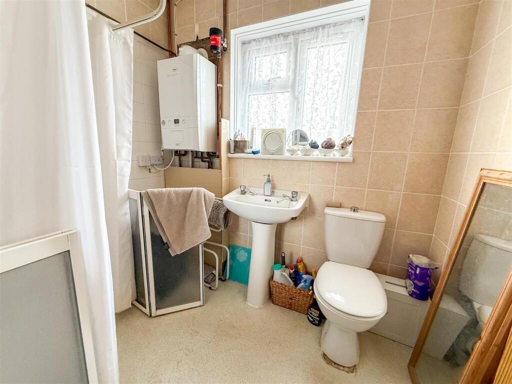 SHOWER ROOM