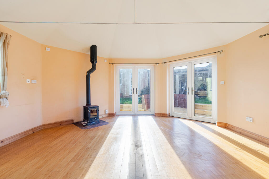 A13 - 4 Greenbanks, slapton - 251028