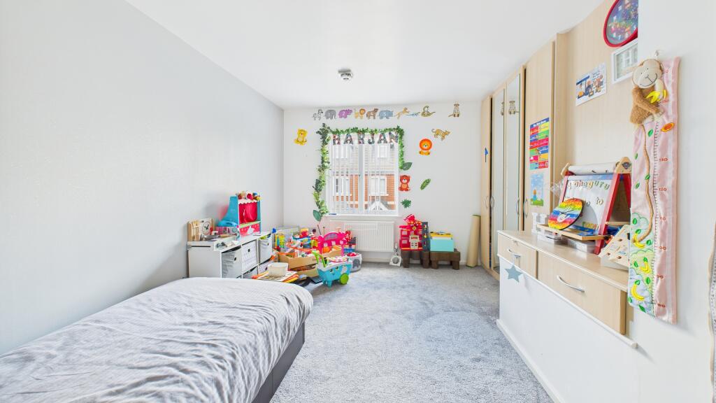 CAM04968G0-PR0057-STILL024