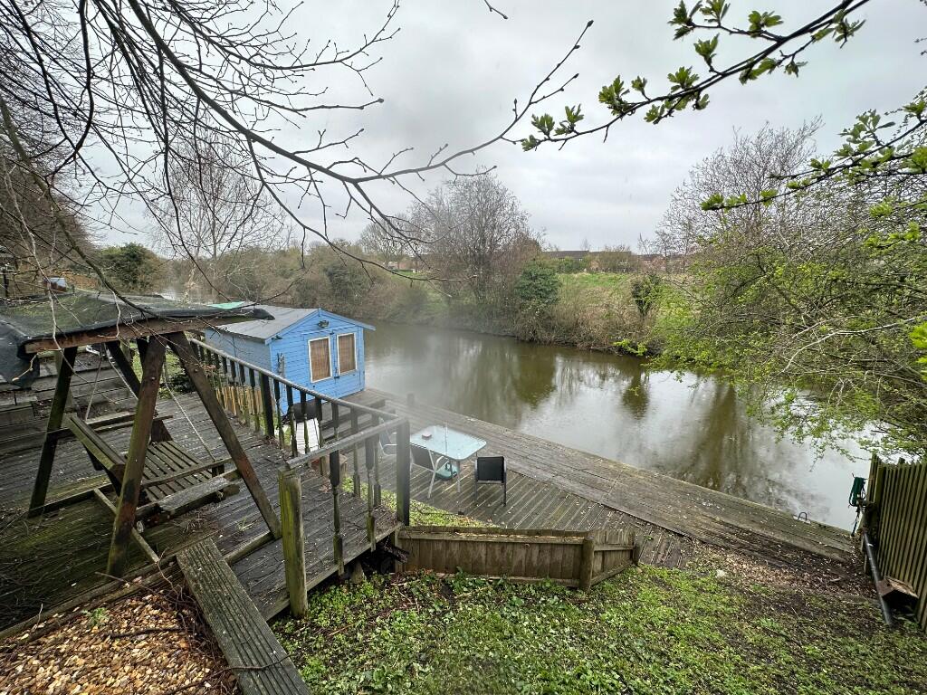 River Garden/Mooring