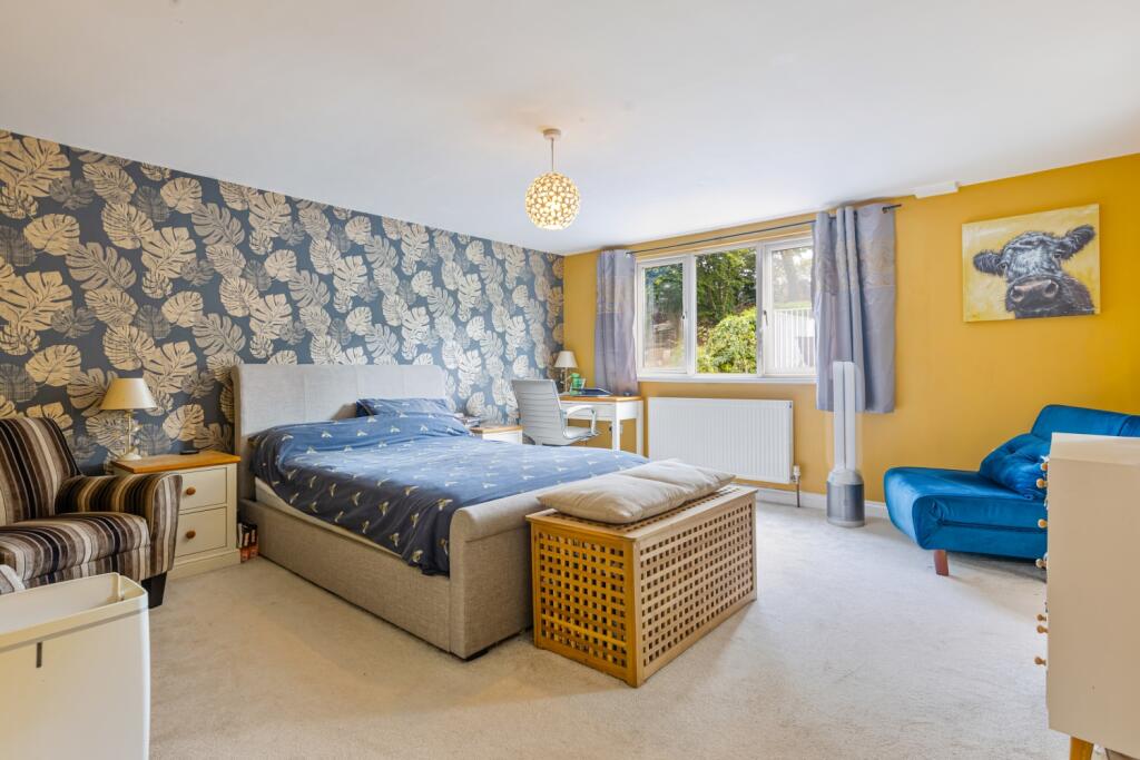 A12 - 25 St Marys Park, Paignton - 250828