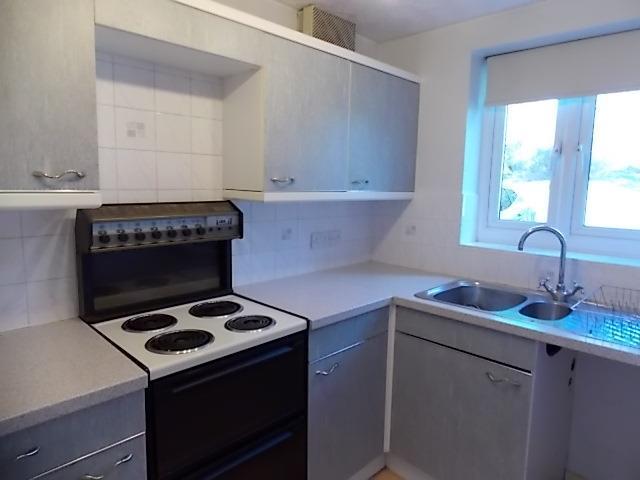 9 Manor Court - kitchen.jpg