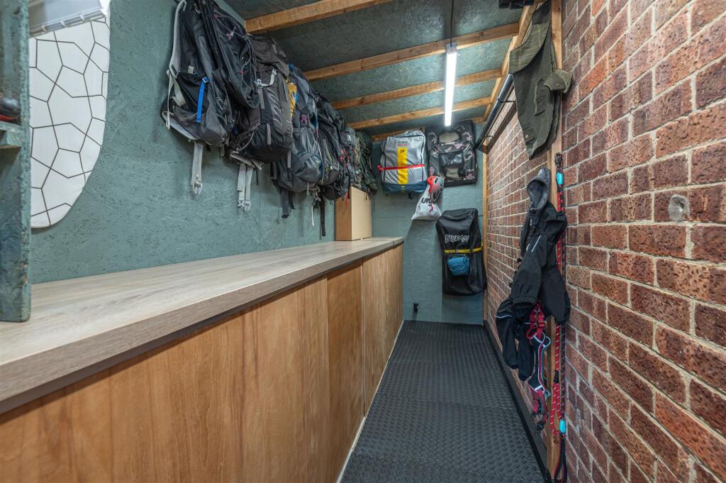 Side Extension Store Utility