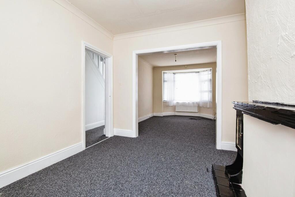 OPEN PLAN LIVING AREA