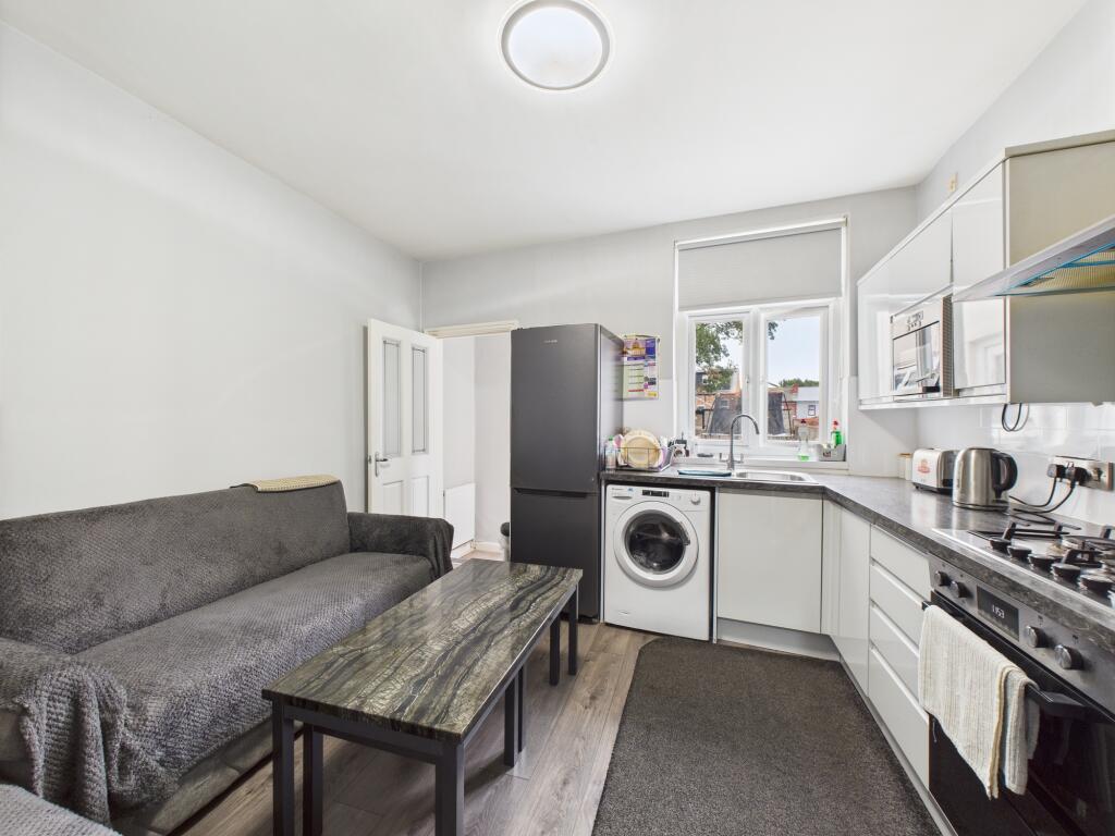 CAM04825G0-PR0145-STILL002