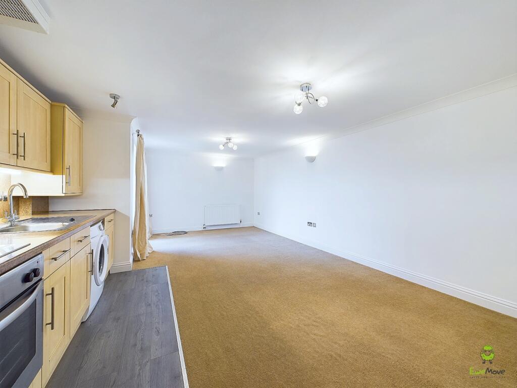 CAM04399G0-PR0030-STILL006