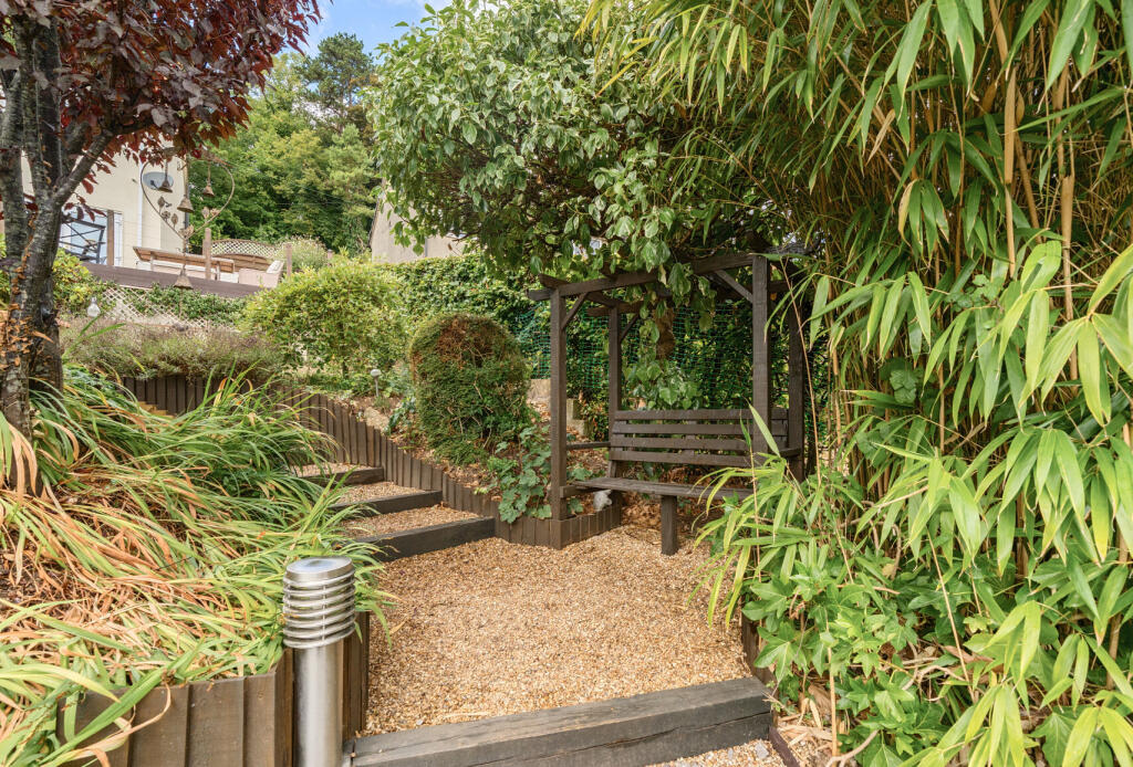 1344043-37-68b69e...