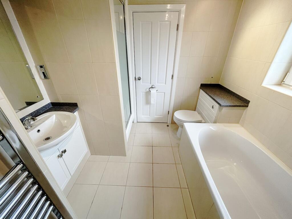 Jack and Jill ensuite