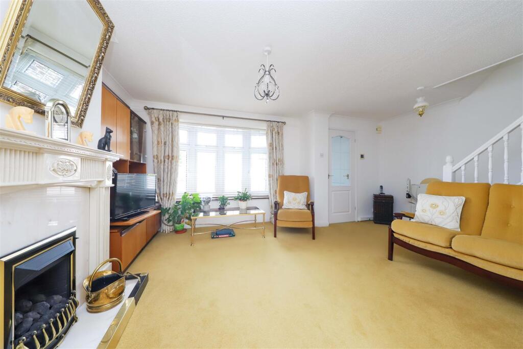 43 Stowe Crescent (2) copy.jpg