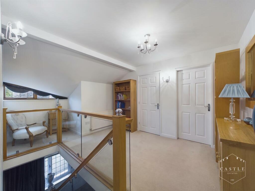 FIRST FLOOR LANDING