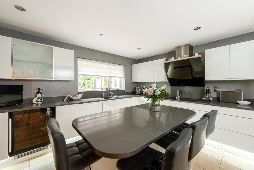 Kitchen/Breakfast Rm