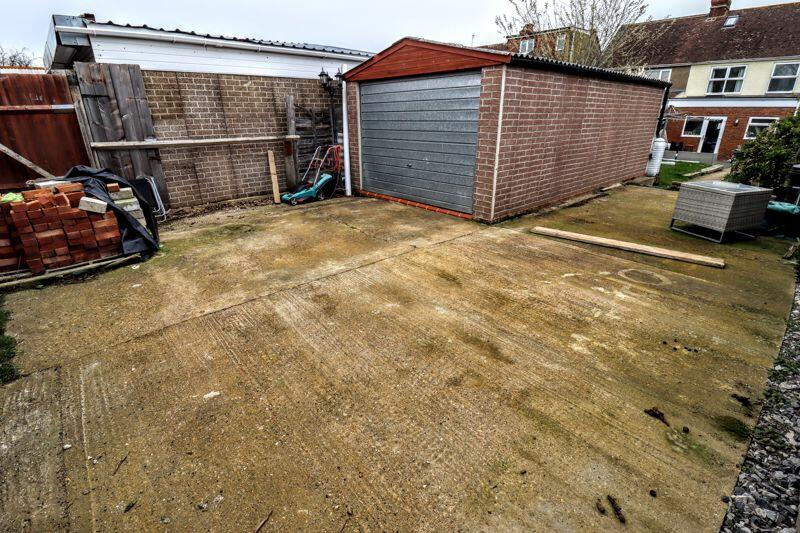 Garage &amp; additional Parking