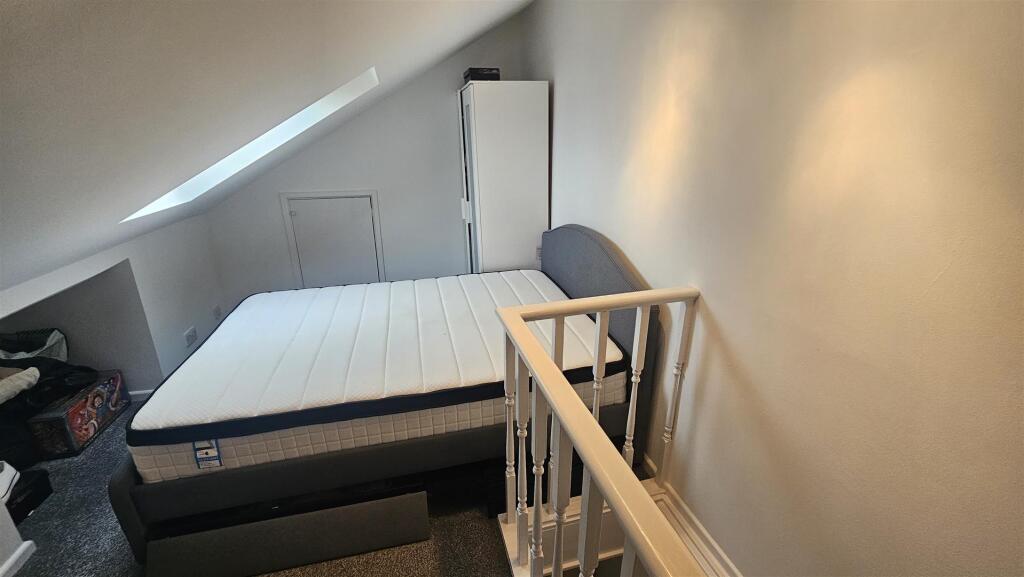 redwood bedroom 16.jpg