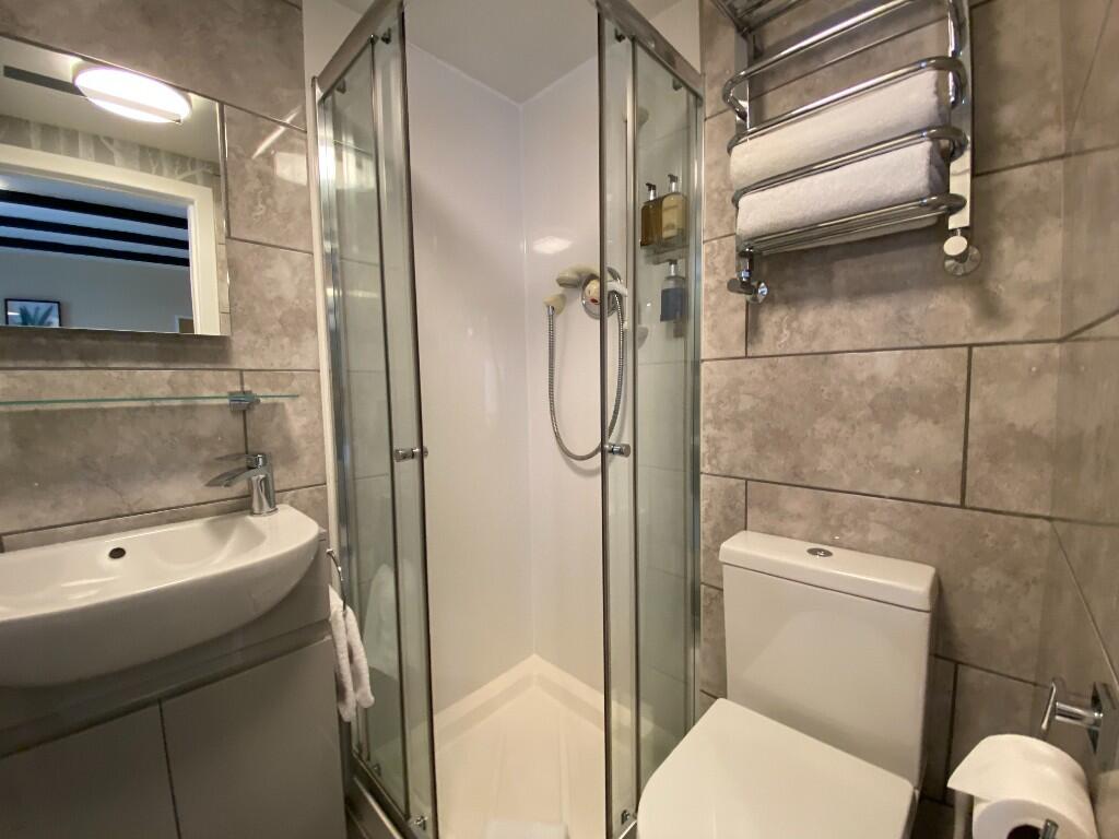 Bed 1 ensuite