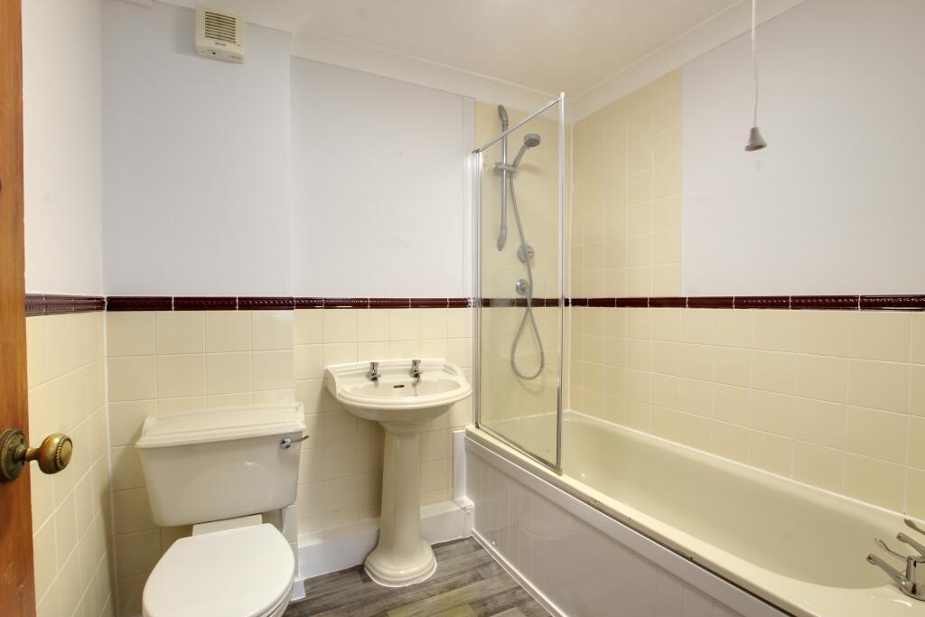 5 BATHROOM.jpg