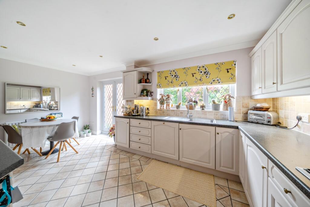 1361617-17-68dd41...