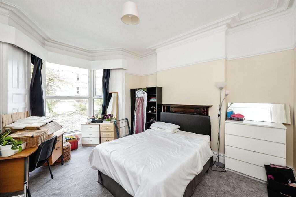 63641_SWN306580_IMG_