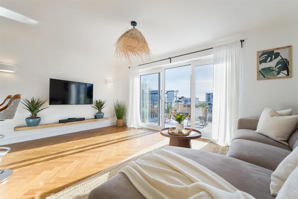 1 Dudsbury Court-15.jpg