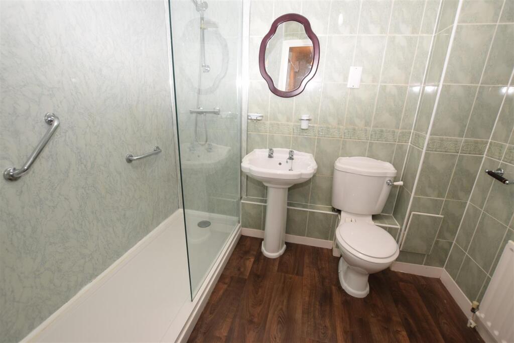 SHOWER ROOM