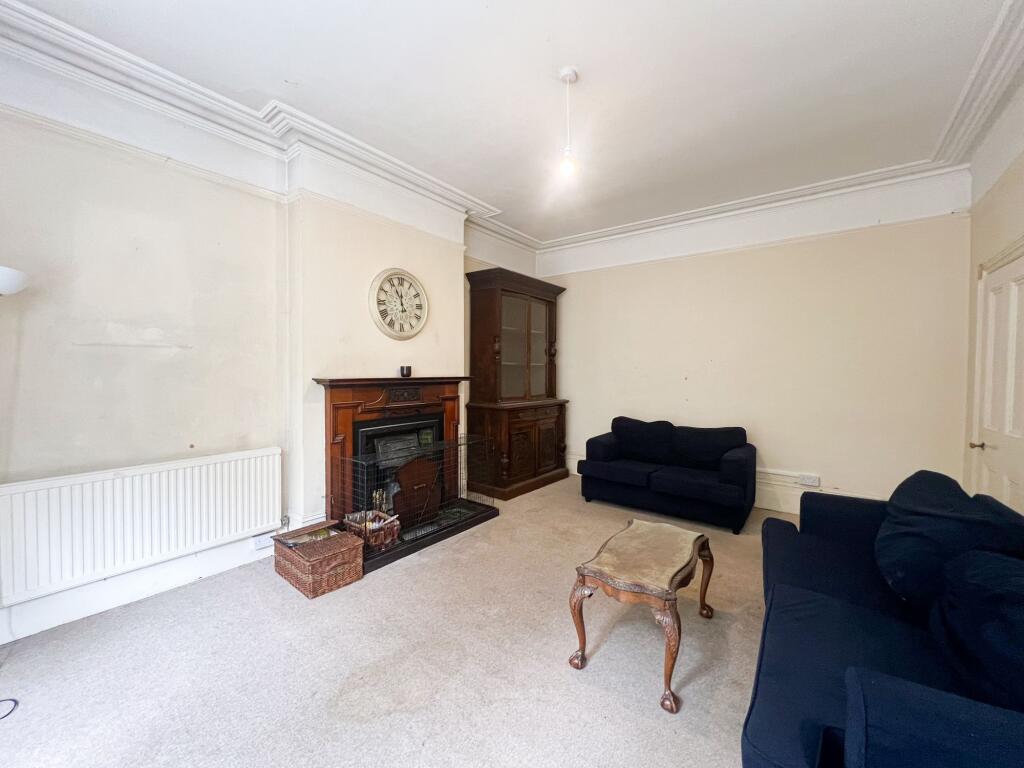 Aldersbrook Rd E12