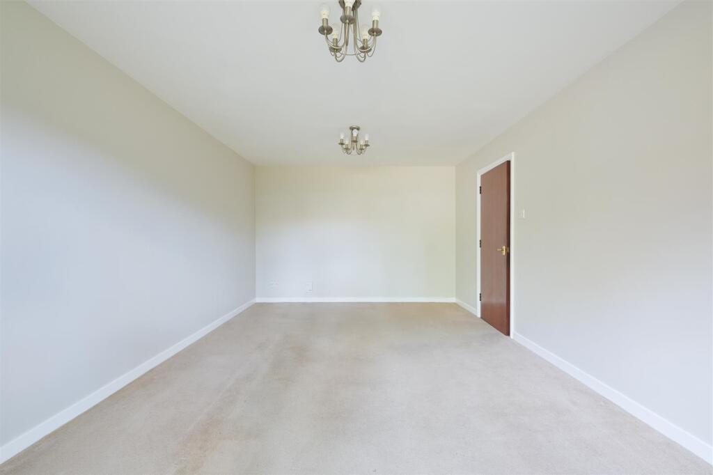 GRAYSHOT COURT, 2- (6).jpg