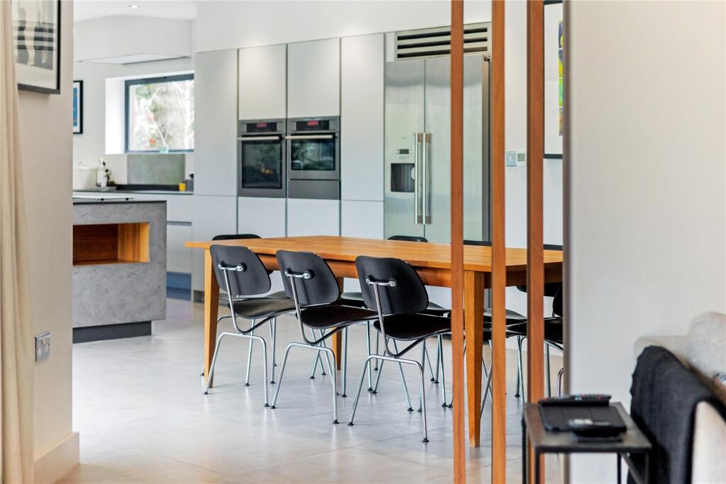 Kitchen/ Dining Room