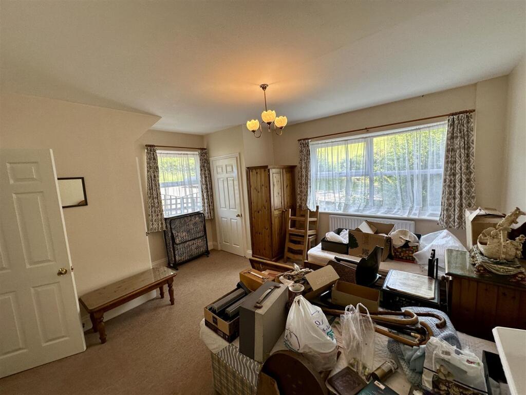 ADDITIONAL RECEPTION ROOM/GUEST BEDROOM