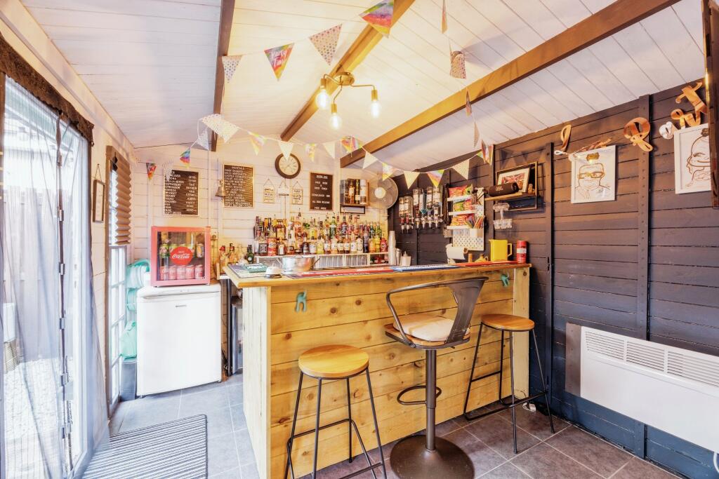 Summerhouse / Bar