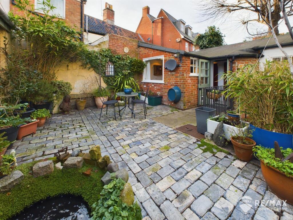 Courtyard (5).jpg