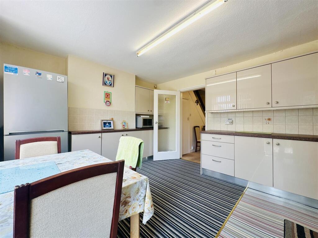 KITCHEN AND DINER