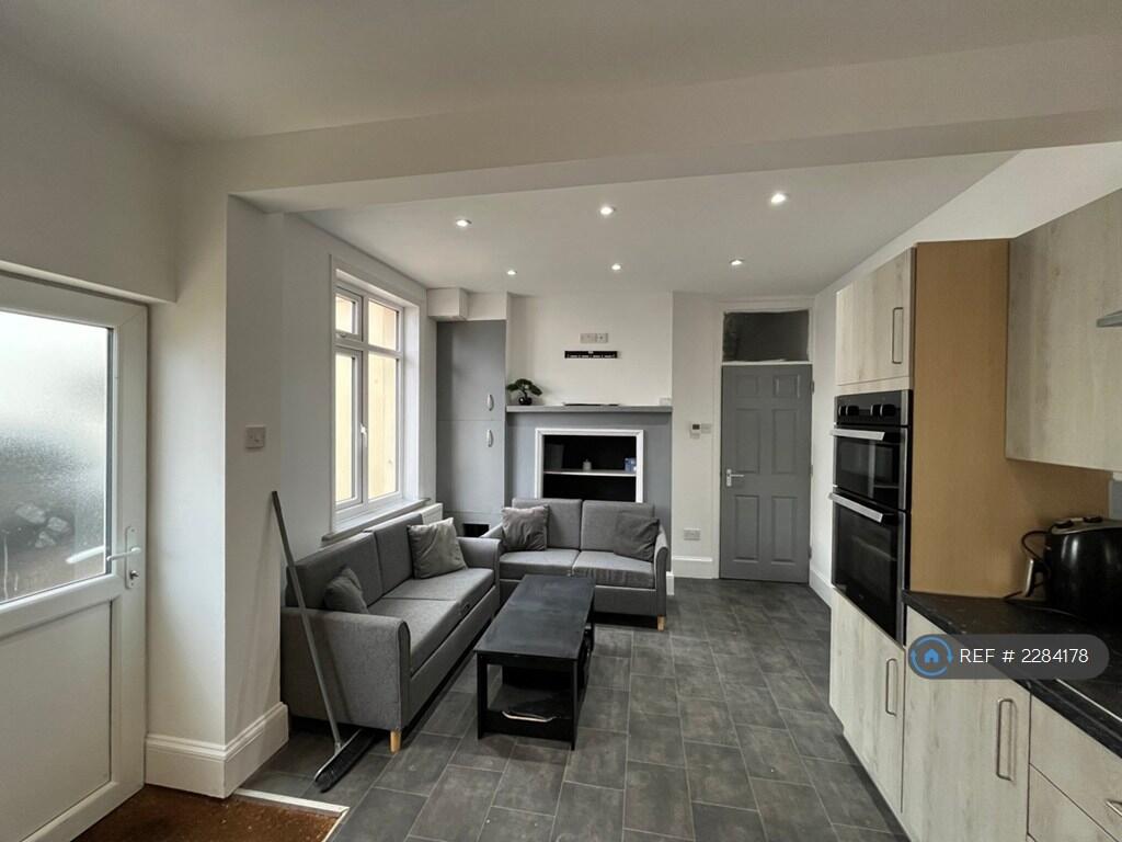 Kitchen/Common Room