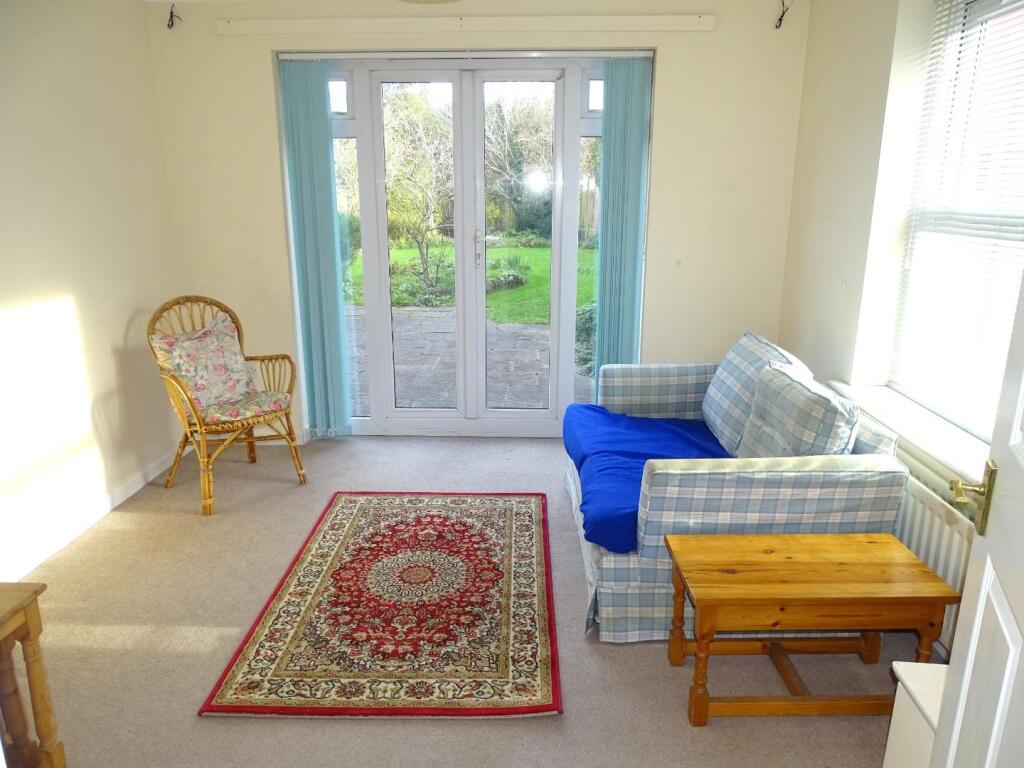 SEPARATE DINING ROOM