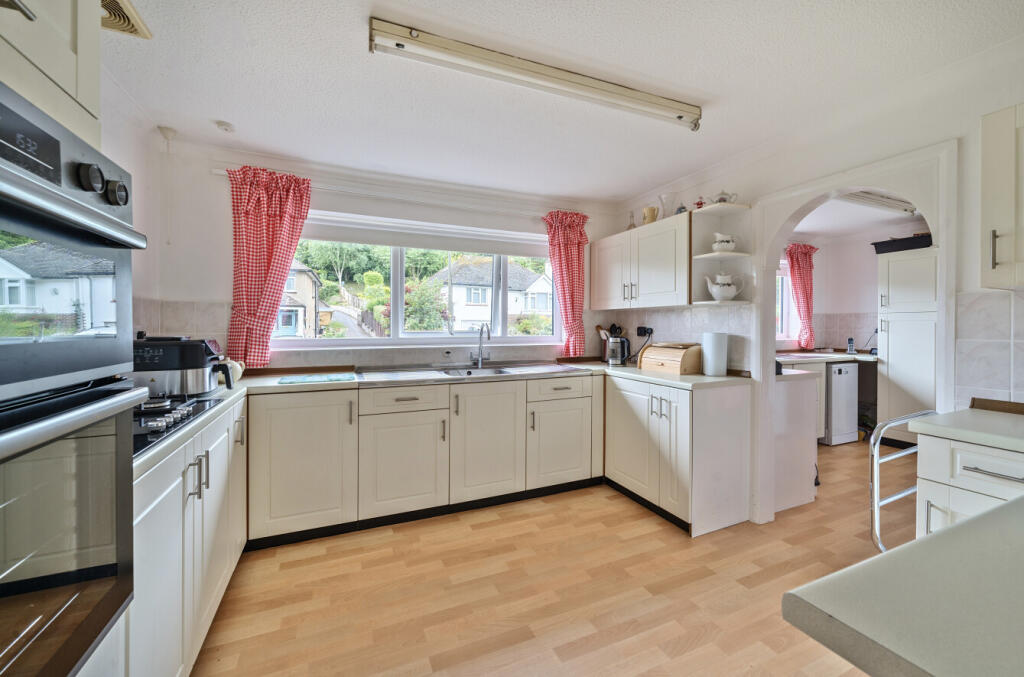 1302254-10-684854...