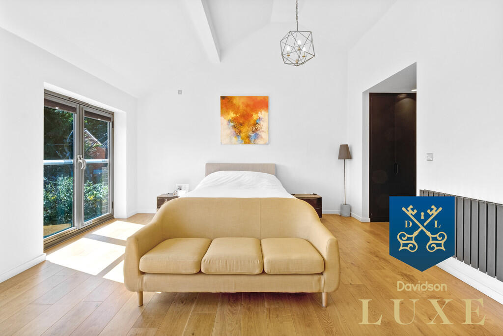 Logo Luxe (13 of ...