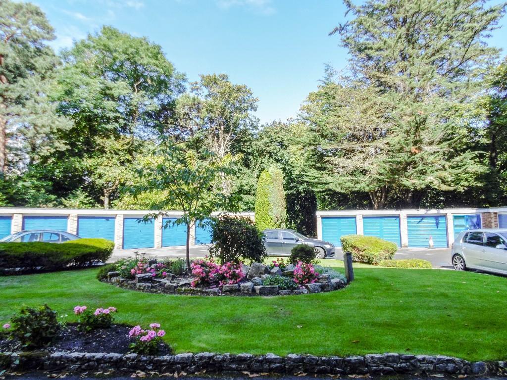 Communal Garden &amp; Garage