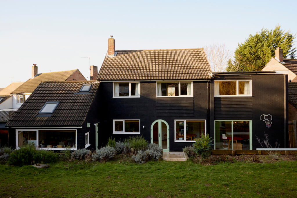 323847 - 25.12.15_TMH_SUTTON CRESCENT_38.JPG