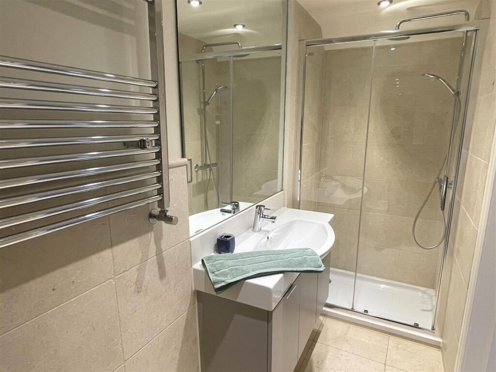 Bedroom 4 En Suite.JPG