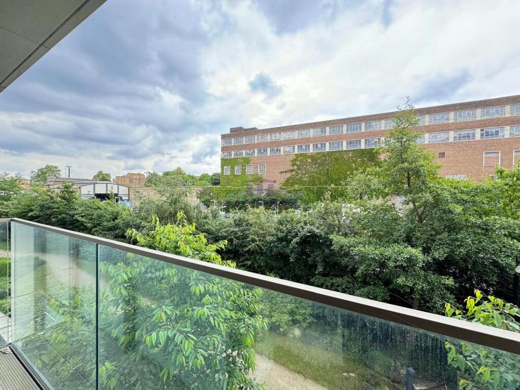 Colombia Gardens Lillie Sq, SW6