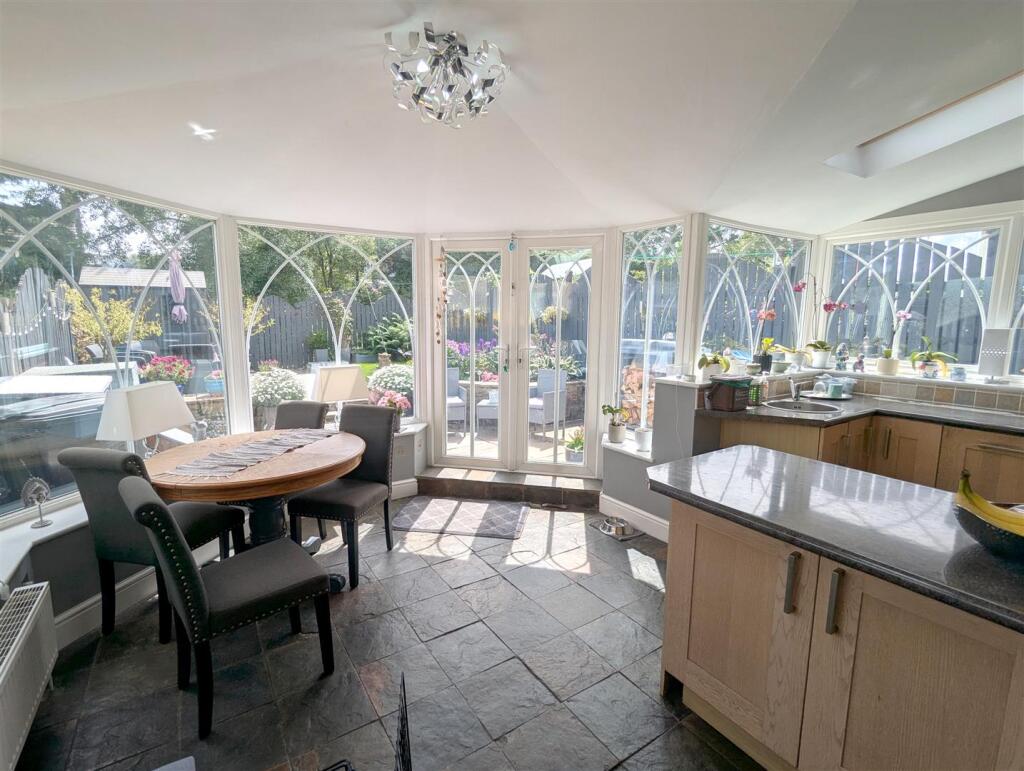 Kitchen Diner 2.jpg