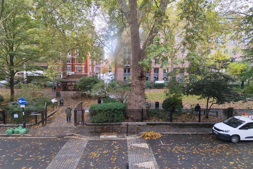 Red Lion Square, WC1R