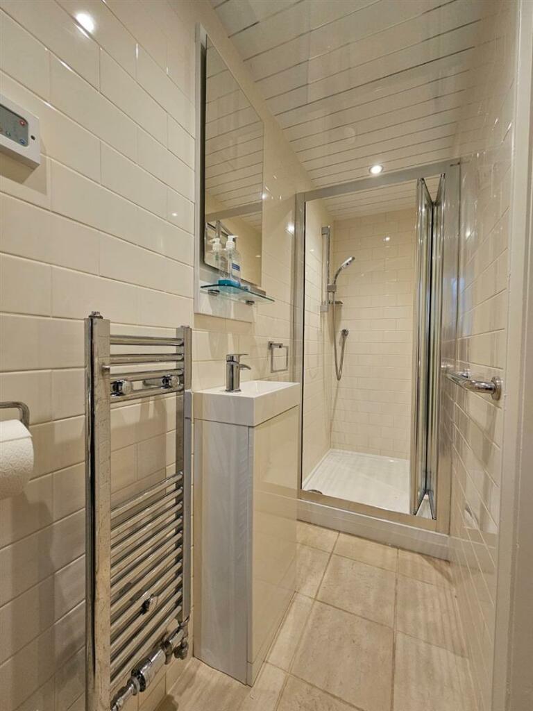 GF Shower / WC