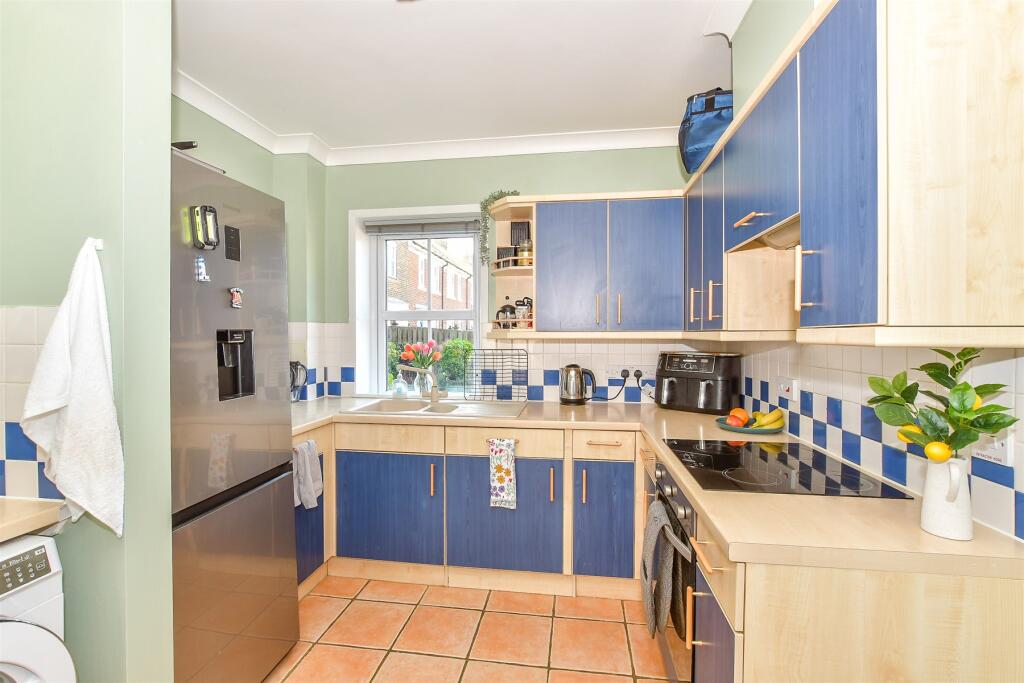 Kitchen/ Breakfast Room