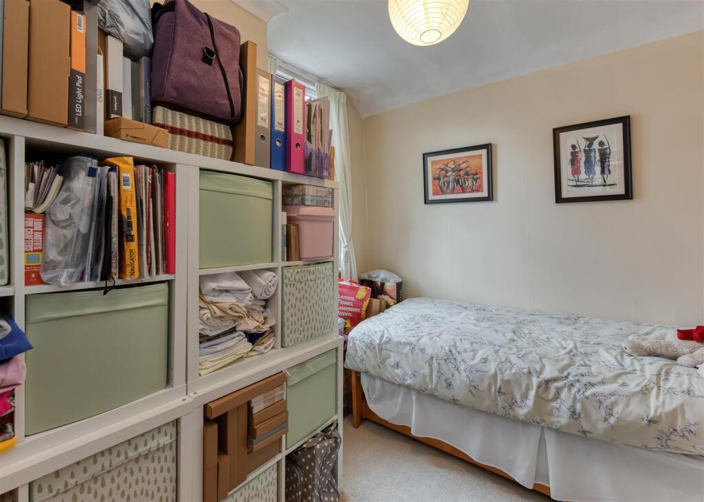 15 Paget Road-bed4.jpg