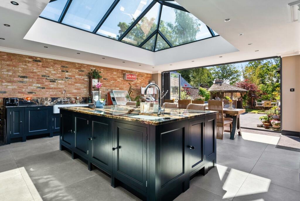 Kitchen 1.jpeg